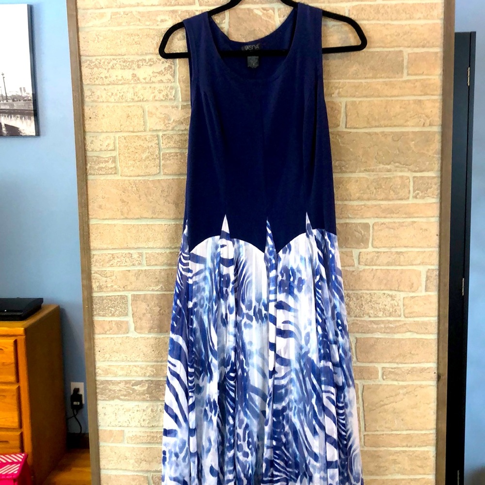 Beautifully colored light weight flare dress.